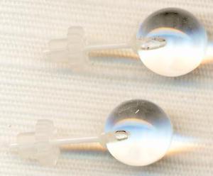 水晶のセラミックピアス